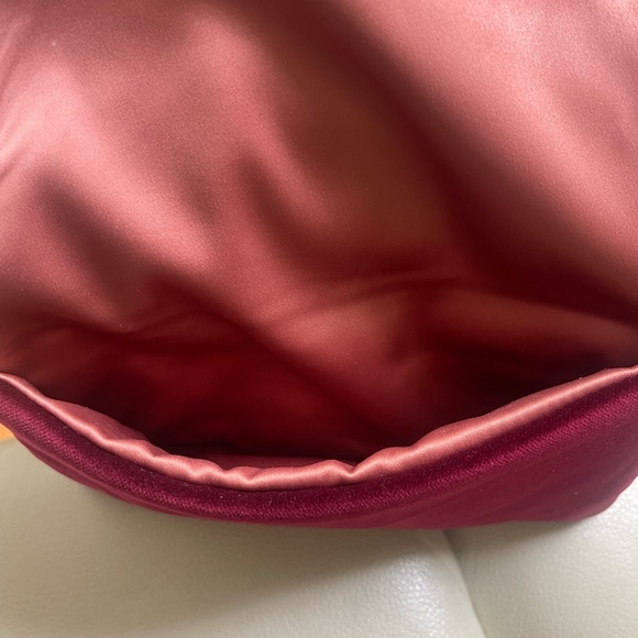 Gucci Burgundy Velvet Clutch Luxurious Handheld - Picture 4 of 6